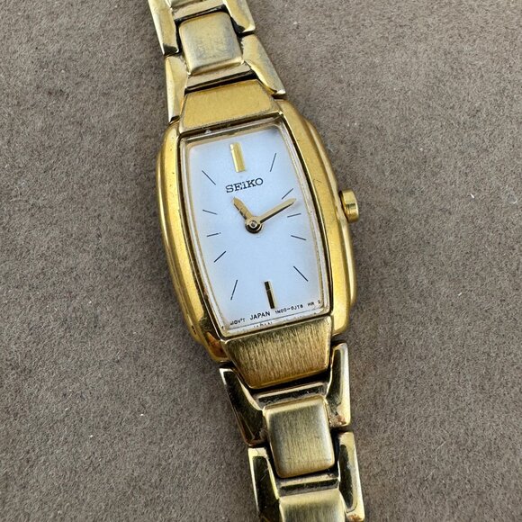 Vintage and Very Nice Seiko Gold Tone Watch Asymmetrical Curved Shaped Case - Picture 5 of 8